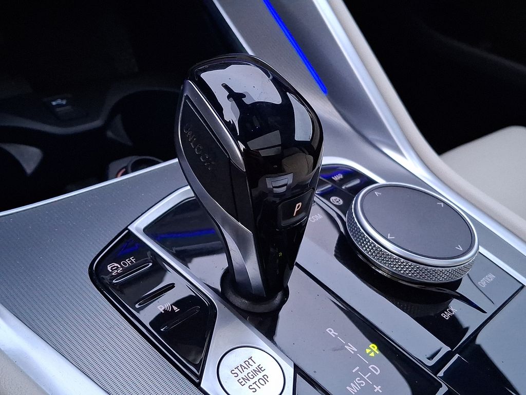 Thumbnail: 2023 BMW X6 - 12