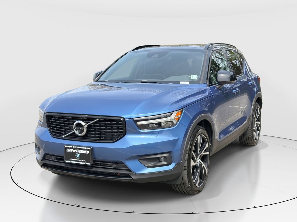 Thumbnail: 2021 Volvo XC40 - 1