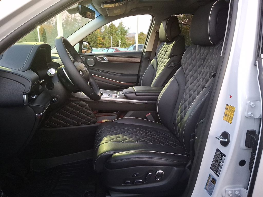 Thumbnail: 2023 Genesis GV80 - 10