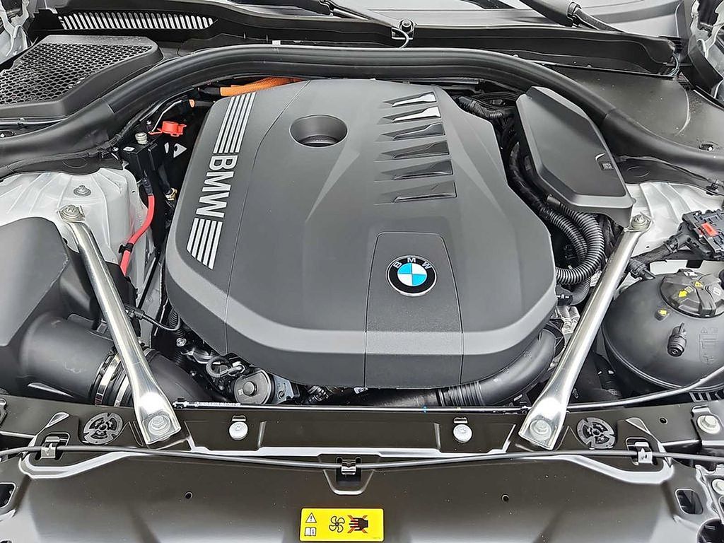 Thumbnail: 2026 BMW 5 Series - 14