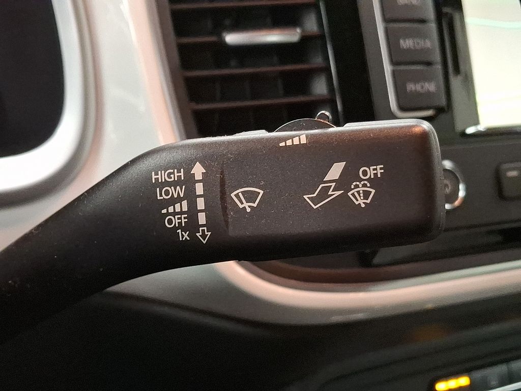 Thumbnail: 2015 Volkswagen Beetle - 22