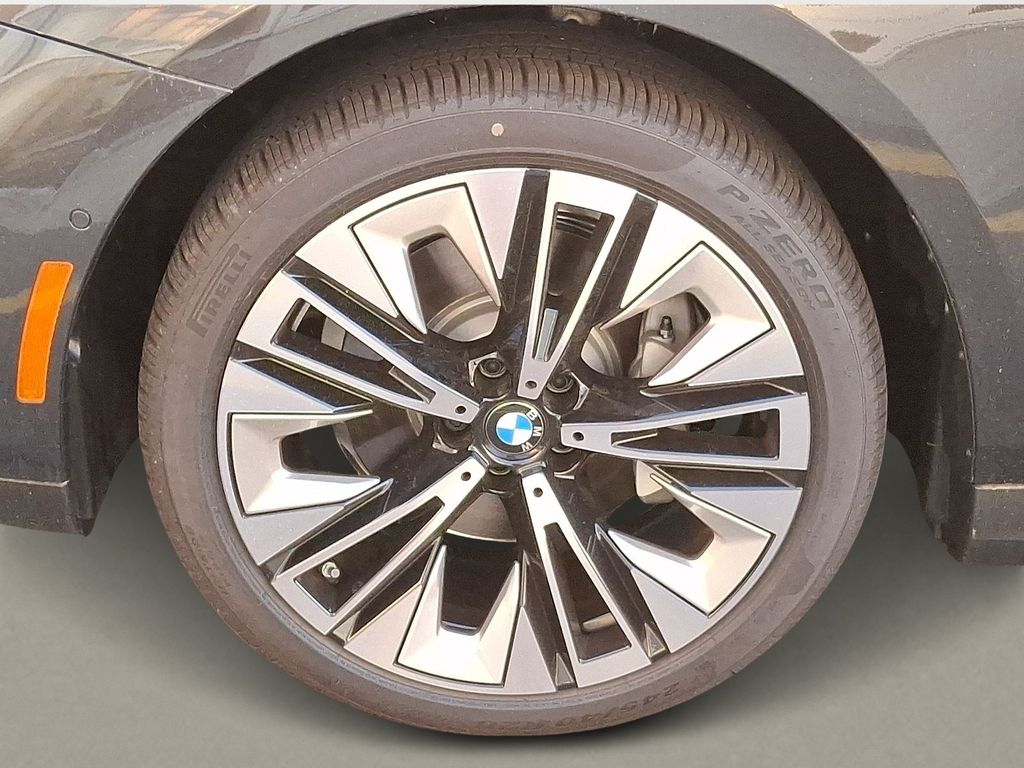 Thumbnail: 2026 BMW 5 Series - 4