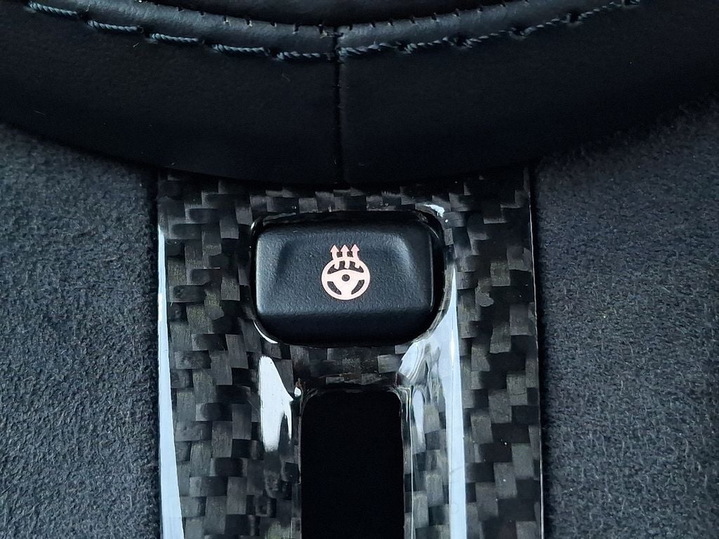 Thumbnail: 2023 BMW M8 - 19