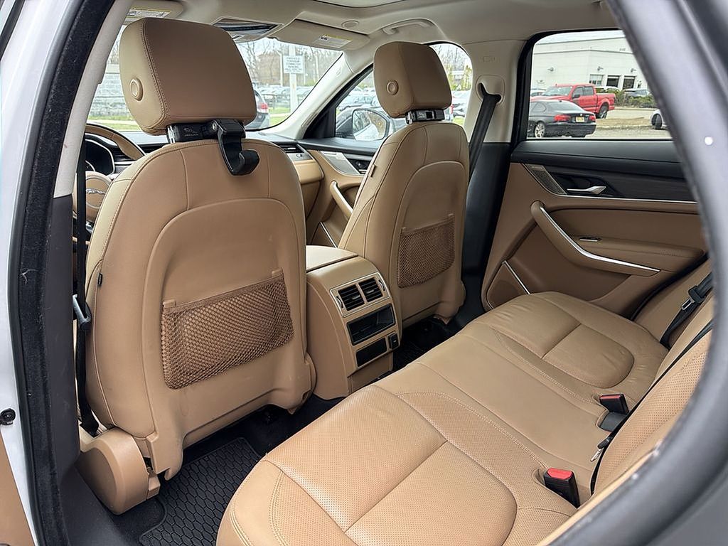 2022 Jaguar F-Pace S - Photo 20