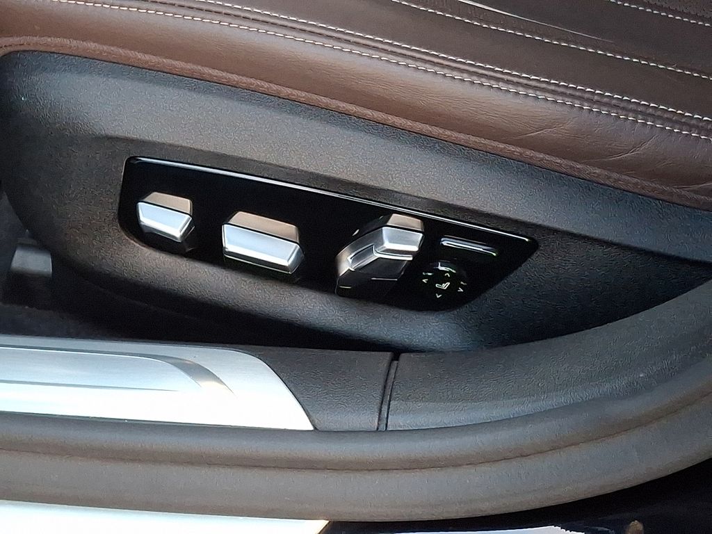 Thumbnail: 2019 BMW 7 Series - 10