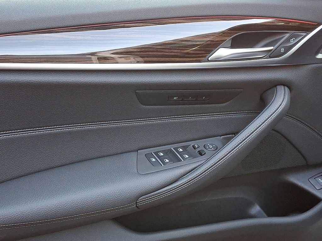 2022 BMW 5 Series 540i xDrive 9