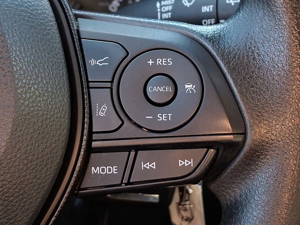 Thumbnail: 2021 Toyota RAV4 - 14