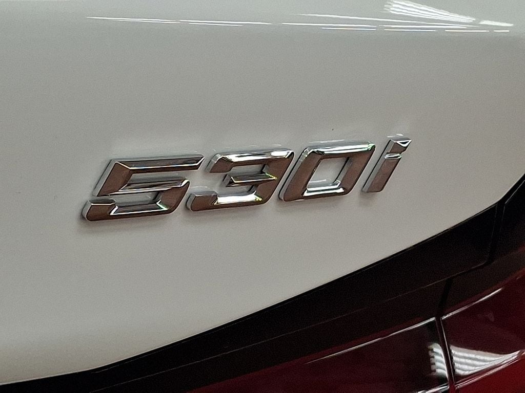 Thumbnail: 2023 BMW 5 Series - 30