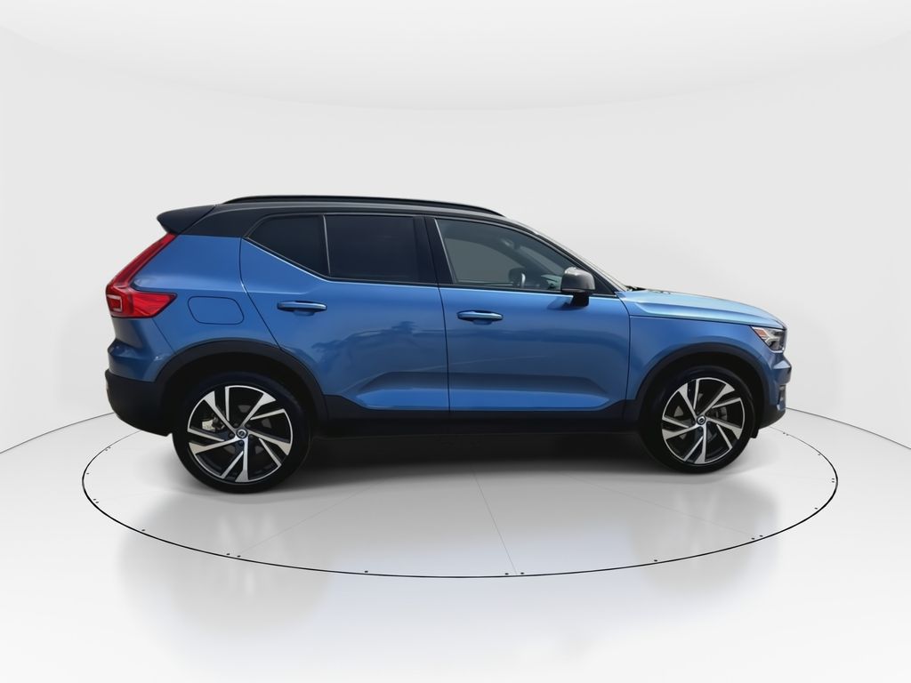 Thumbnail: 2021 Volvo XC40 - 9