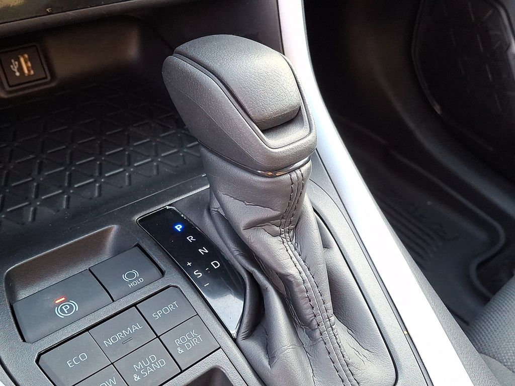 Thumbnail: 2025 Toyota RAV4 - 12