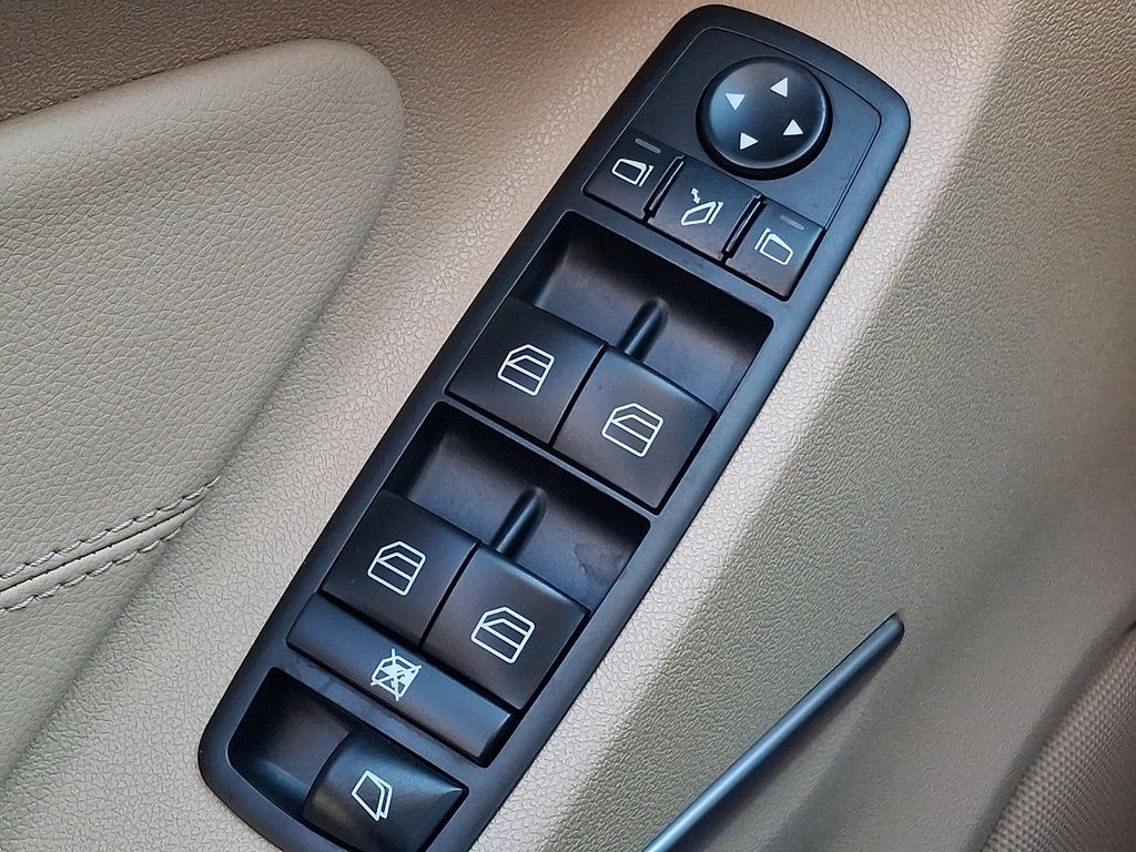 Thumbnail: 2011 Mercedes-Benz GL-Class - 22