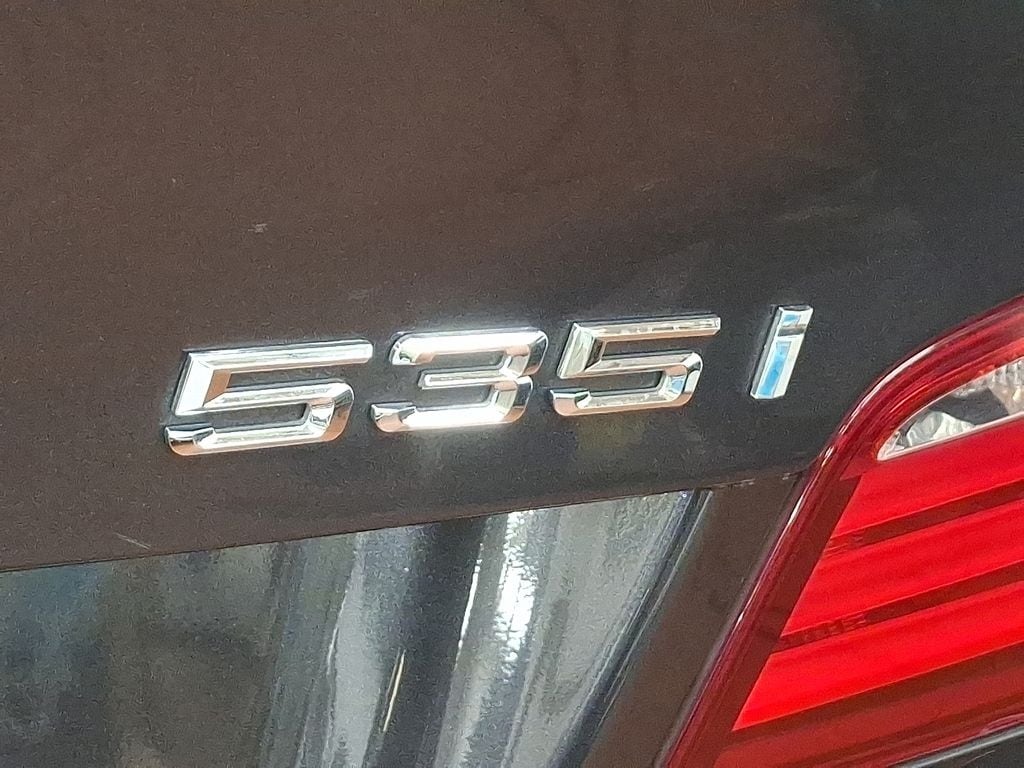 Thumbnail: 2011 BMW 5 Series - 28
