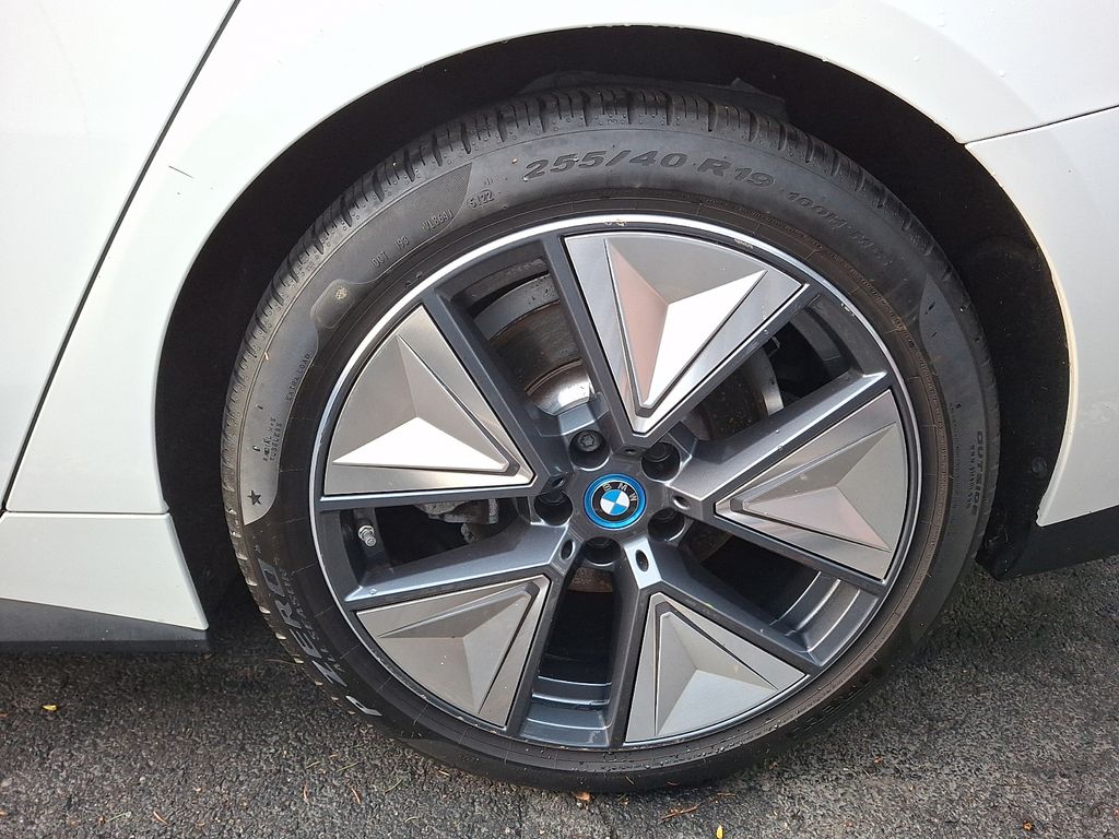 Thumbnail: 2023 BMW i4 - 6