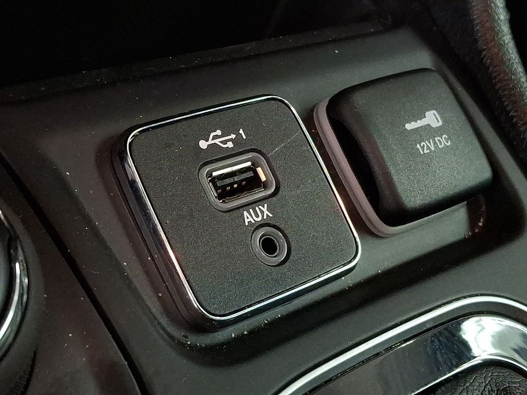 Thumbnail: 2022 Jeep Cherokee - 20