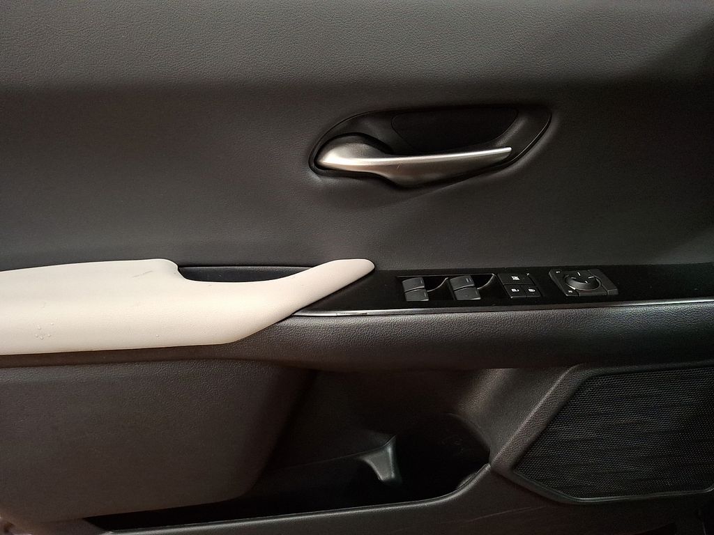 Thumbnail: 2023 Lexus UX - 9