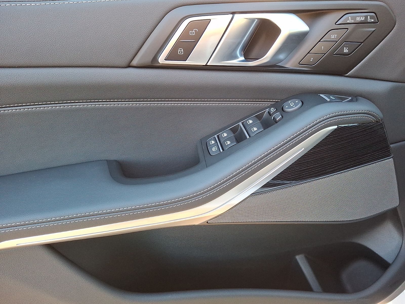 Thumbnail: 2026 BMW X7 - 9