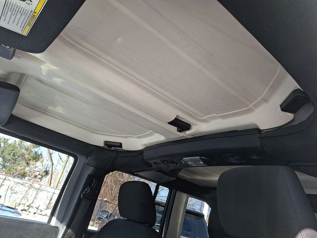 Thumbnail: 2016 Jeep Wrangler - 11