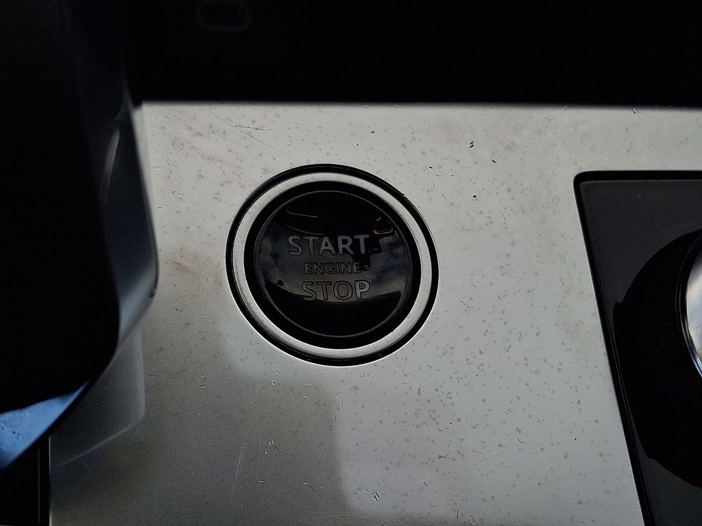 Thumbnail: 2023 Land Rover Range Rover - 18