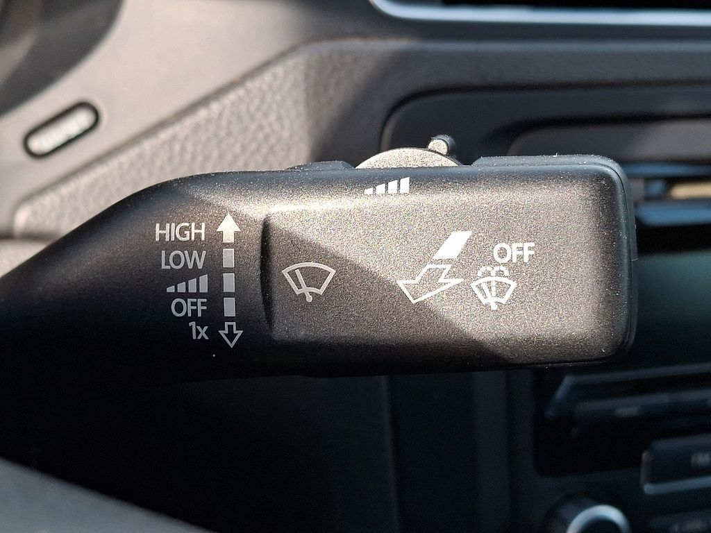 Thumbnail: 2012 Volkswagen Jetta - 18