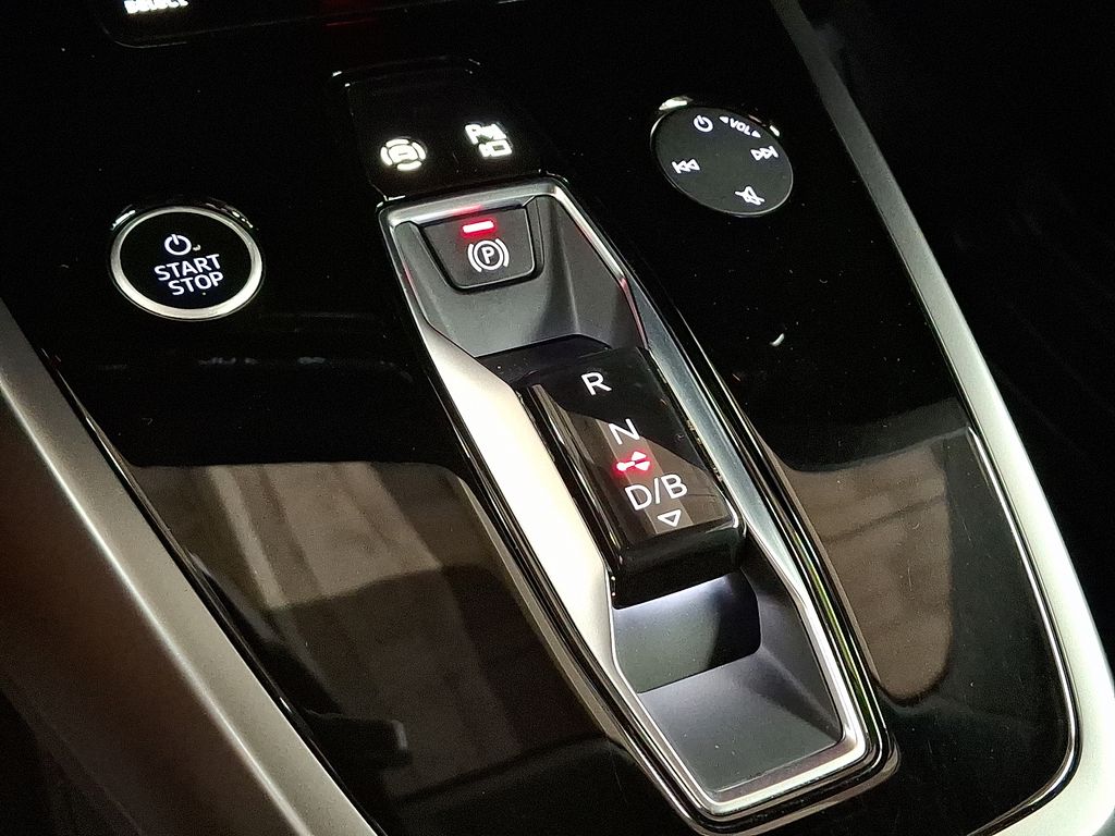 Thumbnail: 2023 Audi Q4 e-tron - 11