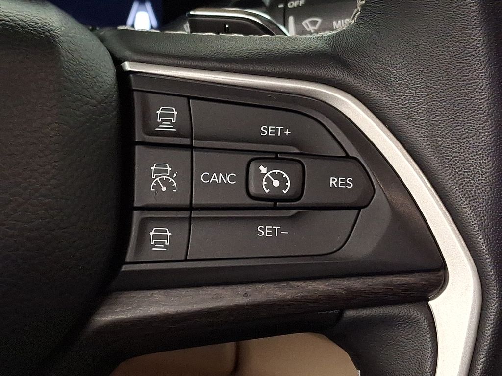 Thumbnail: 2022 Jeep Grand Cherokee - 18