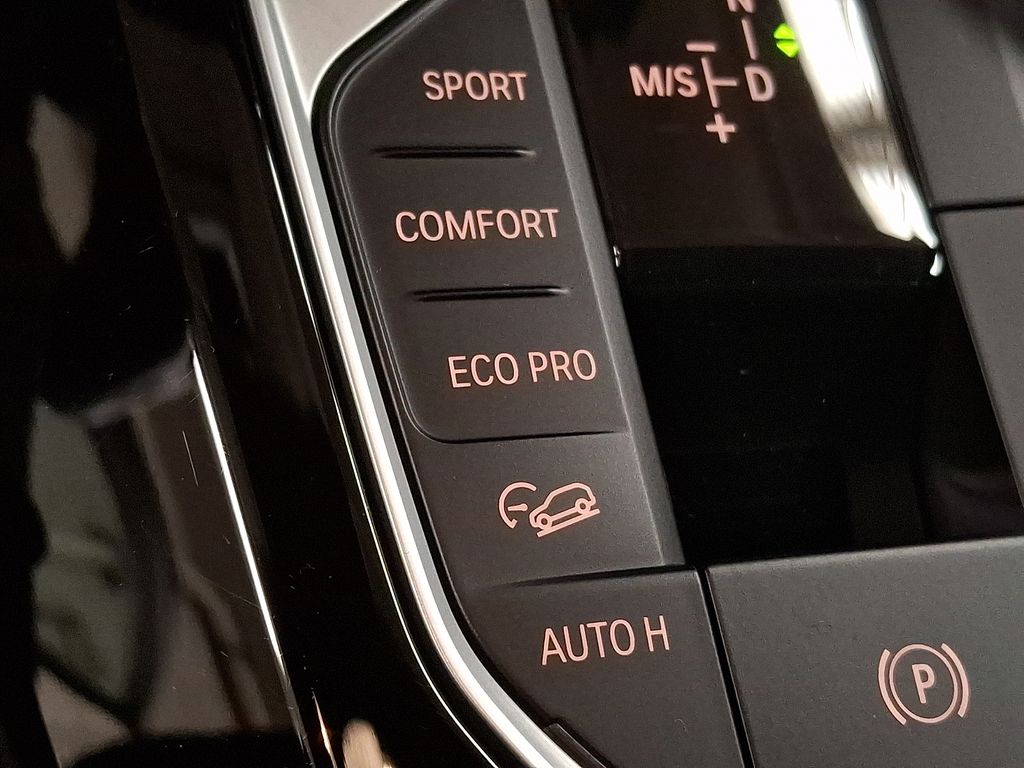 Thumbnail: 2025 BMW X4 - 19