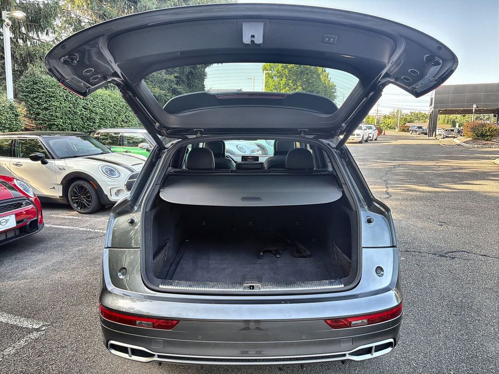 Thumbnail: 2018 Audi SQ5 - 27