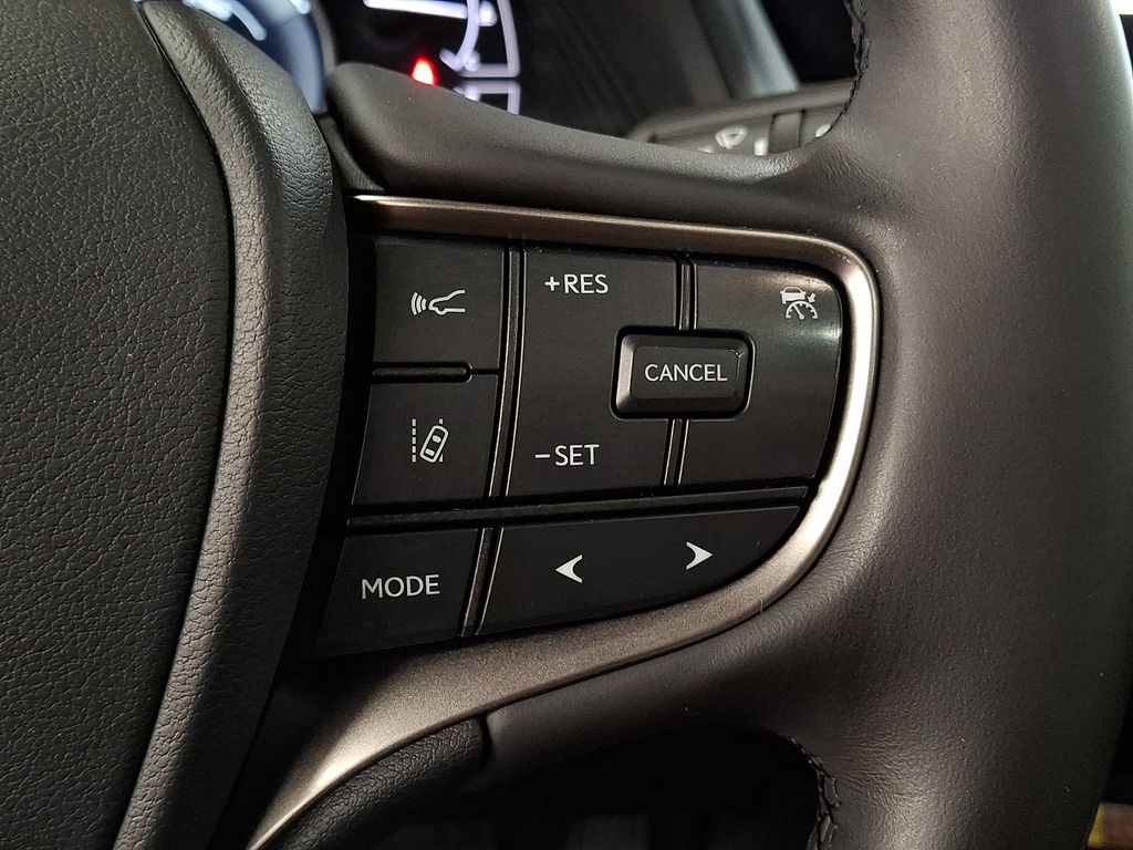 Thumbnail: 2023 Lexus UX - 19