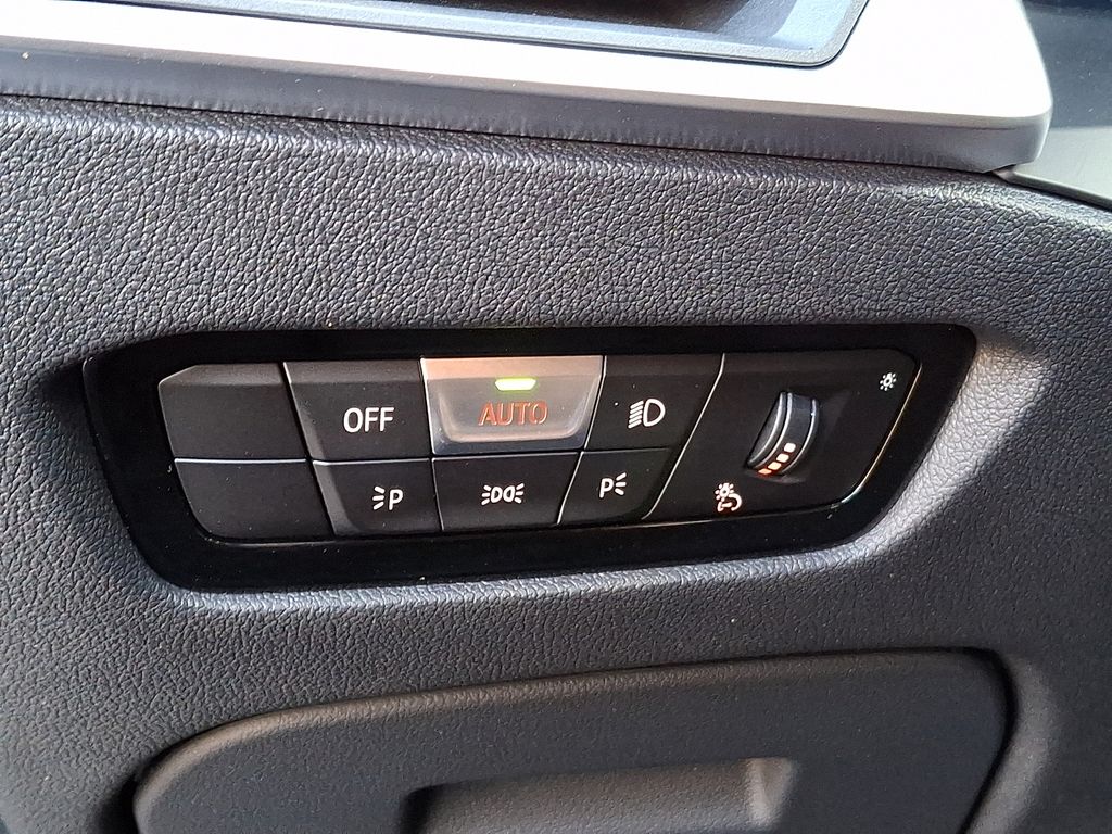 Thumbnail: 2019 BMW 3 Series - 24