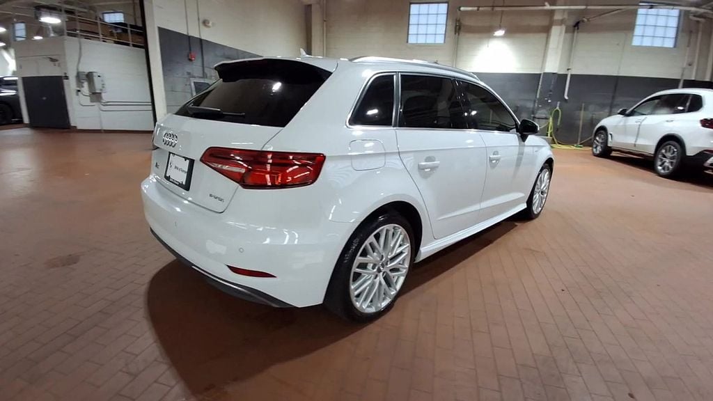 Thumbnail: 2018 Audi A3 e-tron - 8