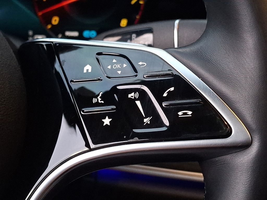 Thumbnail: 2022 Mercedes-Benz E-Class - 17