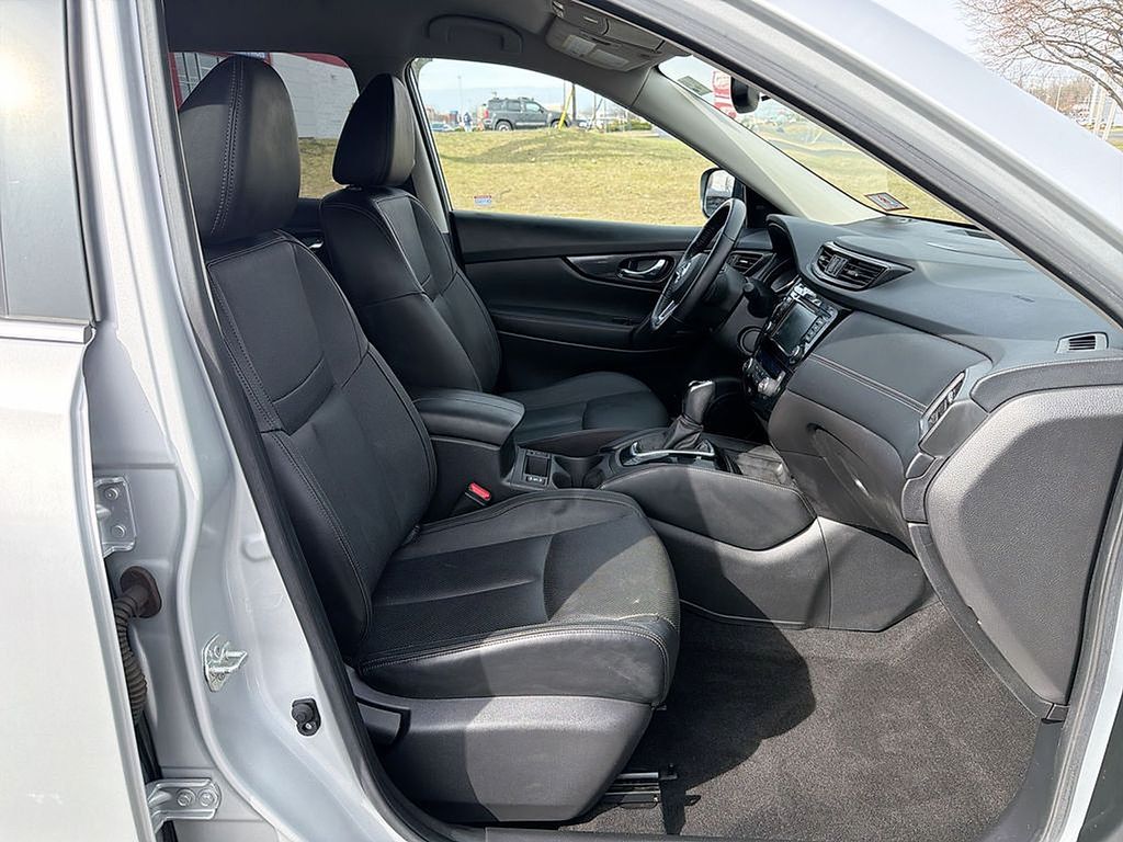Thumbnail: 2018 Nissan Rogue - 15