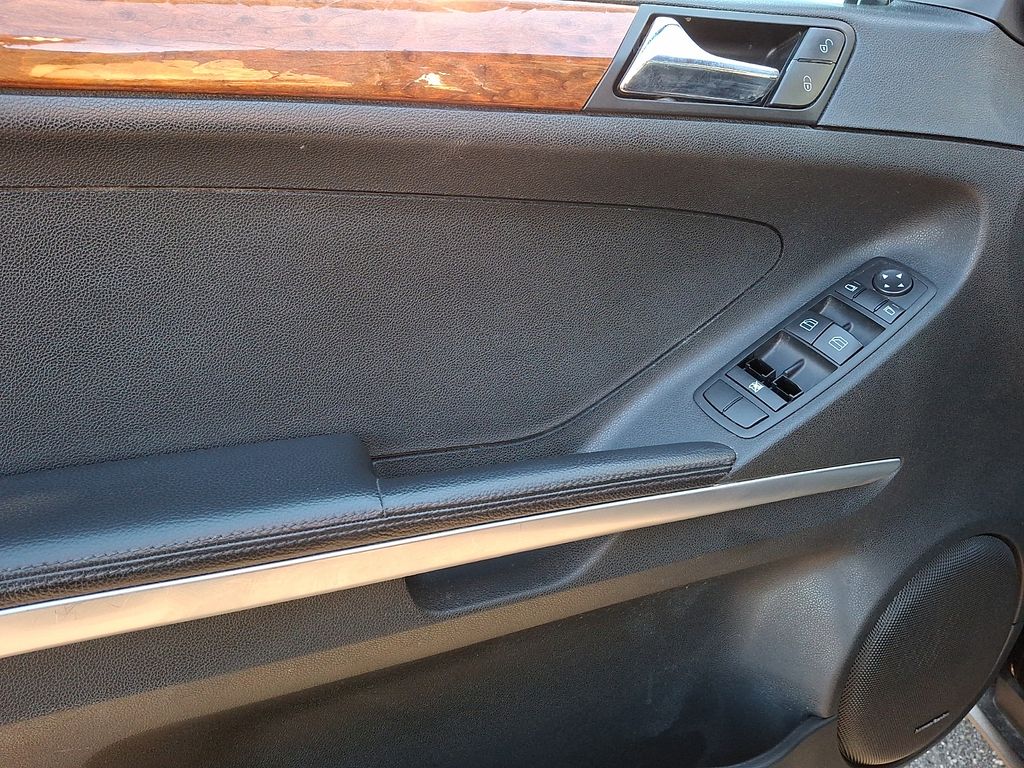 Thumbnail: 2006 Mercedes-Benz M-Class - 8