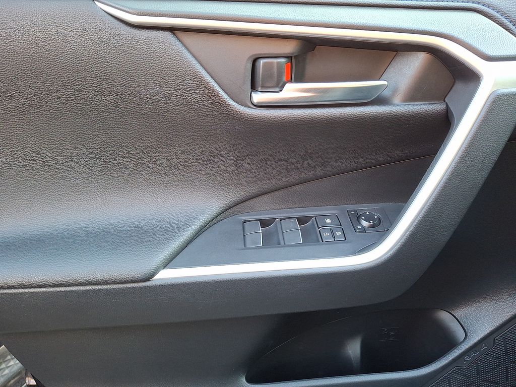 Thumbnail: 2020 Toyota RAV4 - 8