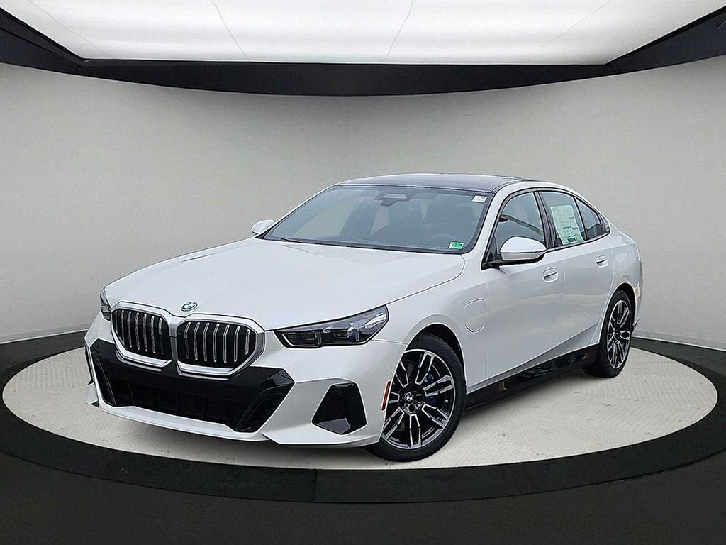 Thumbnail: 2026 BMW 5 Series - 1