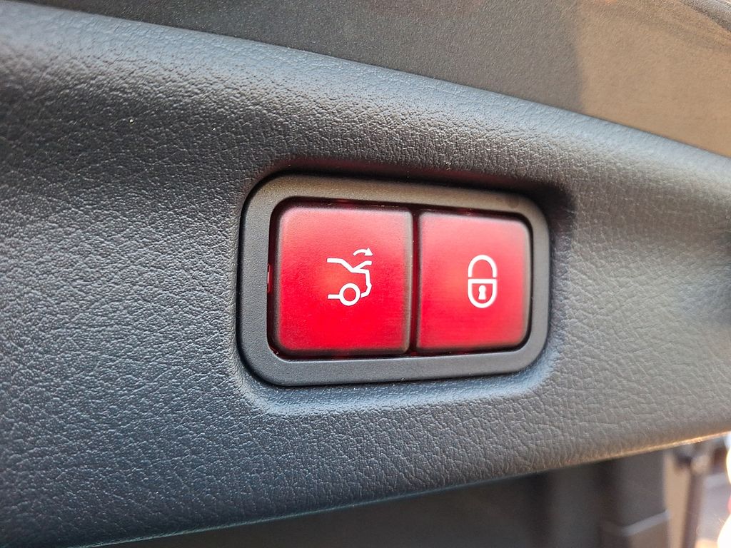 Thumbnail: 2022 Mercedes-Benz C-Class - 26