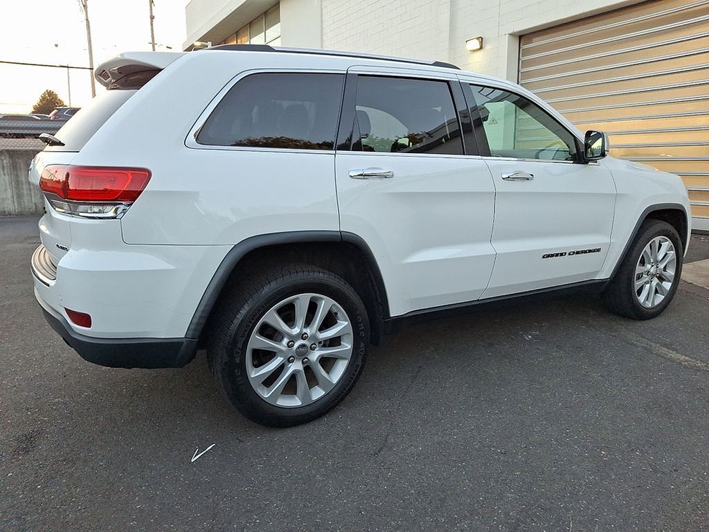 Thumbnail: 2017 Jeep Grand Cherokee - 4