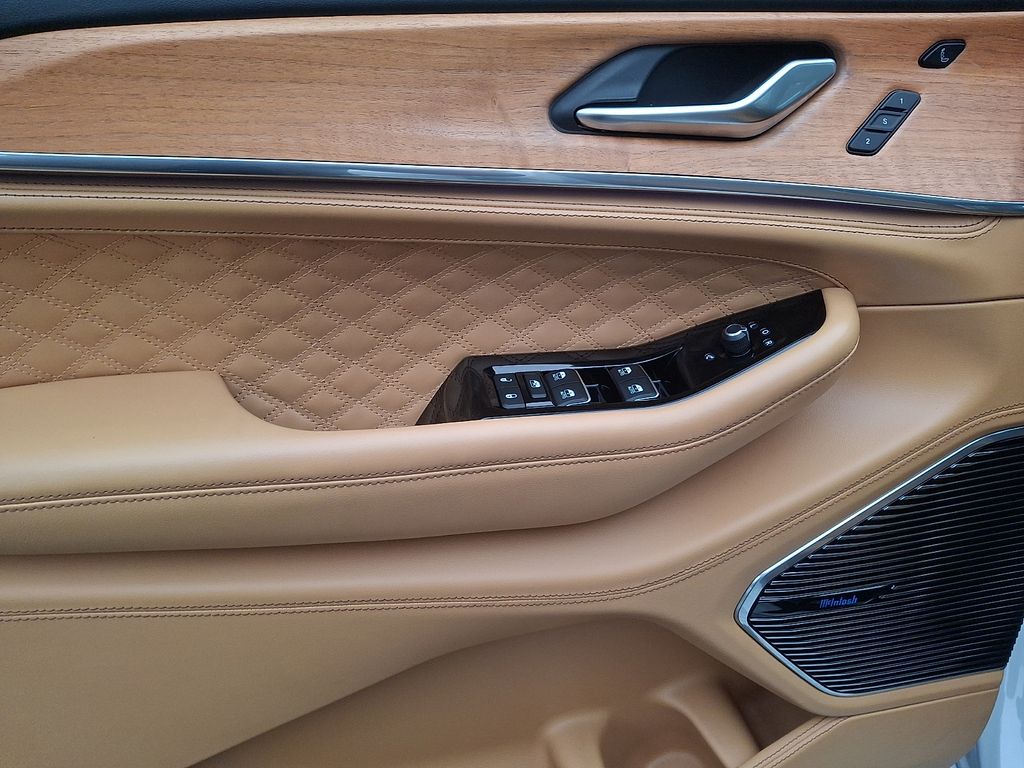 Thumbnail: 2023 Jeep Grand Cherokee - 8