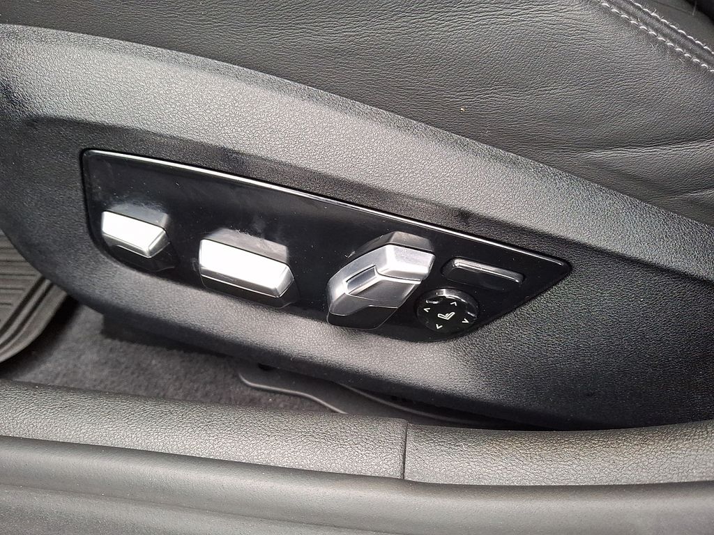 Thumbnail: 2019 BMW M5 - 10