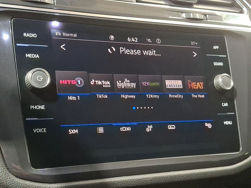 Thumbnail: 2023 Volkswagen Tiguan - 15