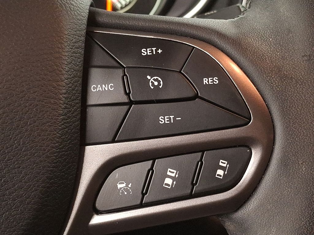 Thumbnail: 2022 Jeep Cherokee - 17