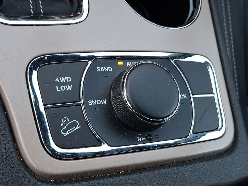 Thumbnail: 2017 Jeep Grand Cherokee - 19