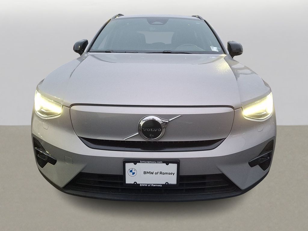 Thumbnail: 2023 Volvo XC40 - 2