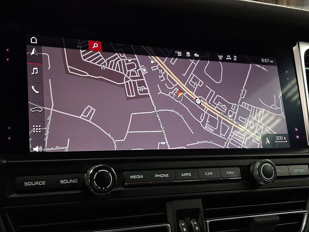 Thumbnail: 2021 Porsche Macan - 12