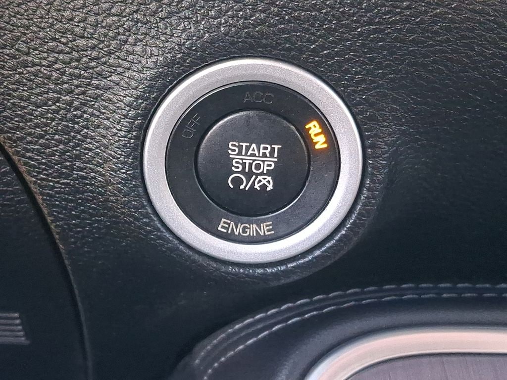 Thumbnail: 2015 Dodge Challenger - 20