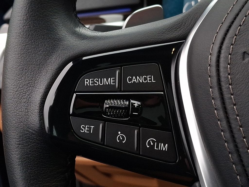 Thumbnail: 2023 BMW 5 Series - 17