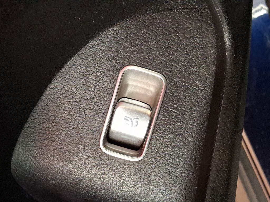 Thumbnail: 2020 Mercedes-Benz GLE - 23