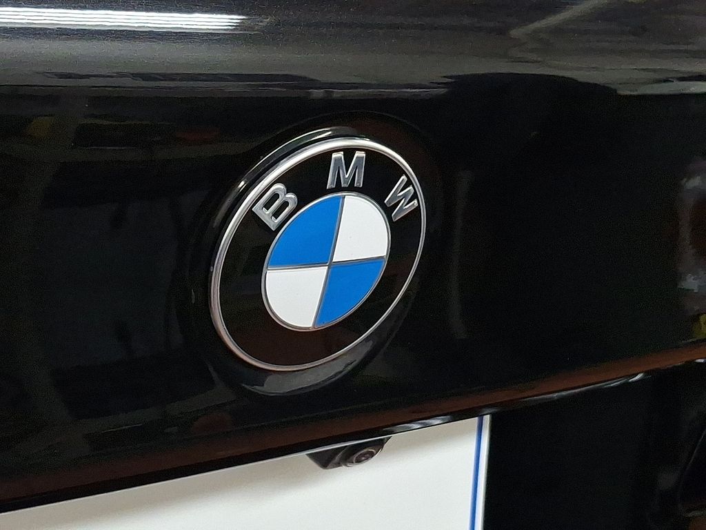 Thumbnail: 2023 BMW 5 Series - 29