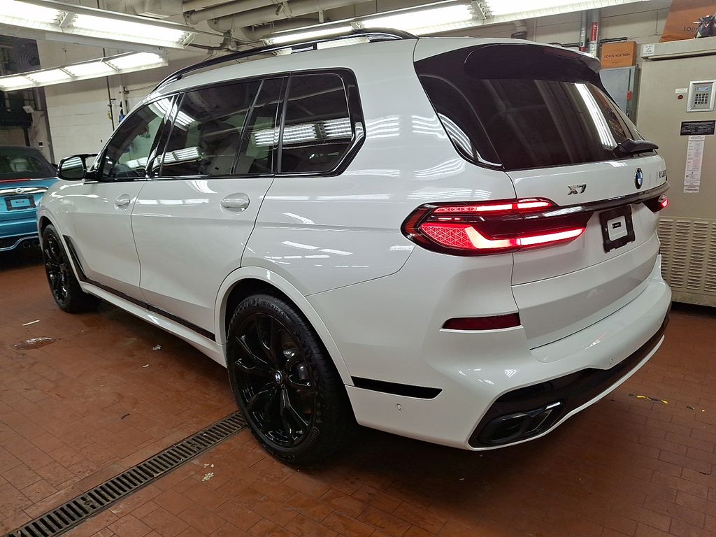 Thumbnail: 2025 BMW X7 - 6
