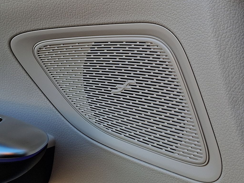 Thumbnail: 2022 Mercedes-Benz C-Class - 21